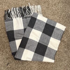 NWOT Universal Thread Cream and Gray Plaid Scarf